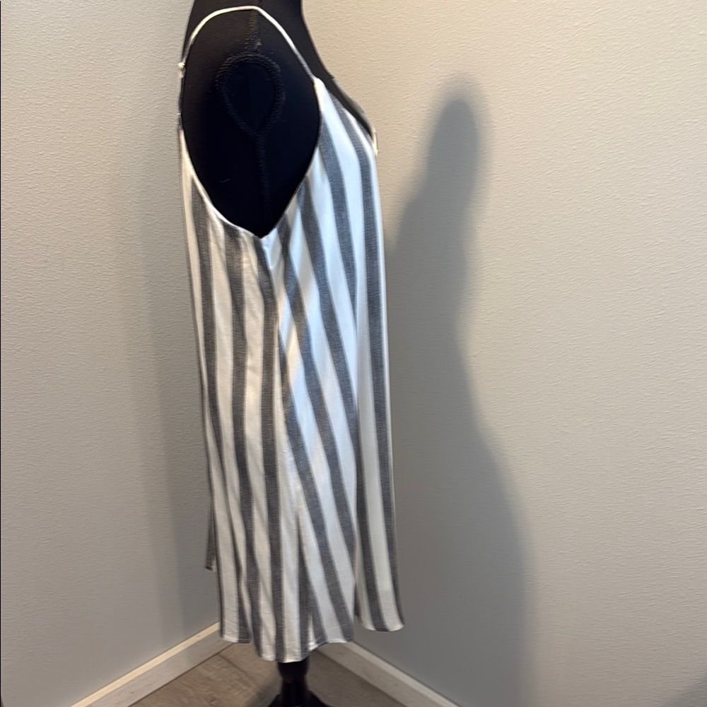 Striped Dress - Picture 4 of 7